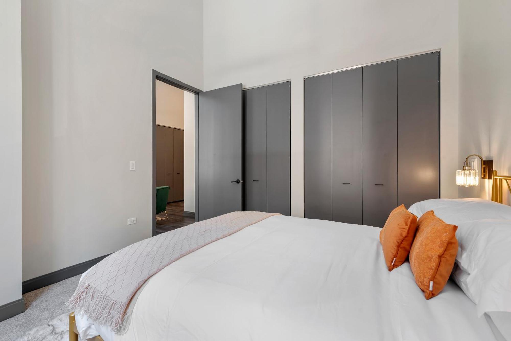Experience Downtown Chicago At Millennium - Luxury Apartments In The Loop ภายนอก รูปภาพ